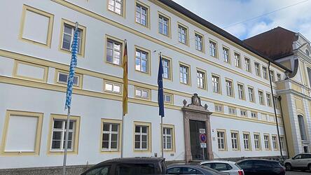 Am Montag f&auml;llt in der Regierung von Niederbayern die Entscheidung &uuml;ber die Zulassung der Liste der Jungen W&auml;hler und der LLL-Tierschutzpartei zur Kommunalwahl 2026.