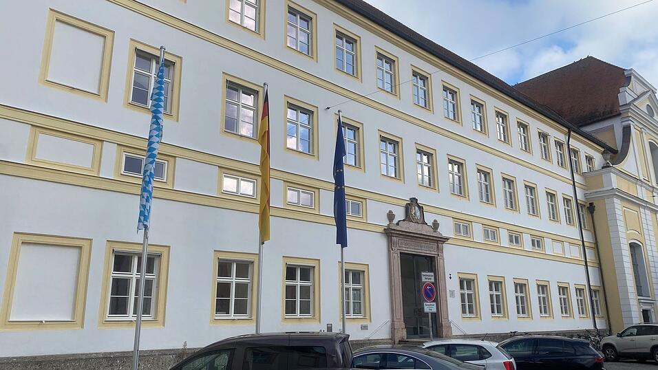 Am Montag f&auml;llt in der Regierung von Niederbayern die Entscheidung &uuml;ber die Zulassung der Liste der Jungen W&auml;hler und der LLL-Tierschutzpartei zur Kommunalwahl 2026.