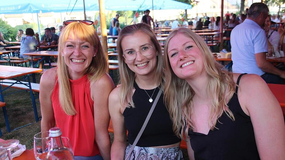Die Besucher genossen den ersten Abend des Sommergartens auf der Mühleninsel. Die Besucher genossen den ersten Abend des Sommergartens auf der Mühleninsel.