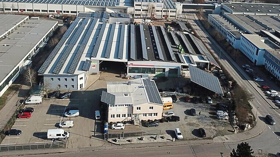 Gutes von oben: Solea geht an seinem Standort im Industriegebiet bei der Stromgewinnung natürlich voran. Gutes von oben: Solea geht an seinem Standort im Industriegebiet bei der Stromgewinnung natürlich voran.