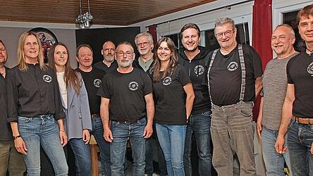 Das F&uuml;hrungsteam des 1. Motorradclub Mainburg mit dem Vorsitzenden Michael Haubner (rechts) wird die n&auml;chsten zwei Vereinsjahre gestalten.
