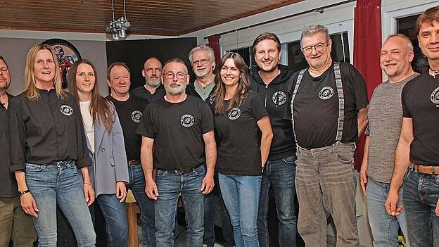 Das F&uuml;hrungsteam des 1. Motorradclub Mainburg mit dem Vorsitzenden Michael Haubner (rechts) wird die n&auml;chsten zwei Vereinsjahre gestalten.