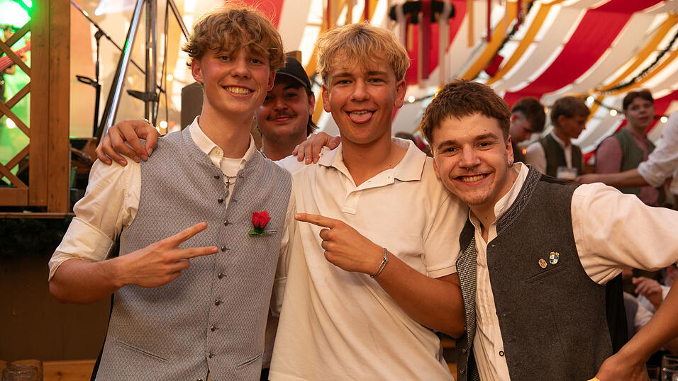 Die Partybilder vom Samstag, 9. August, aus dem Festzelt Krönner. Die Partybilder vom Samstag, 9. August, aus dem Festzelt Krönner.