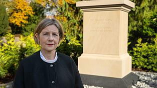 Für Maike Kohl-Richter 'war immer klar, dass das Grab letztlich Denkmalcharakter haben muss'. Für Maike Kohl-Richter 'war immer klar, dass das Grab letztlich Denkmalcharakter haben muss'.