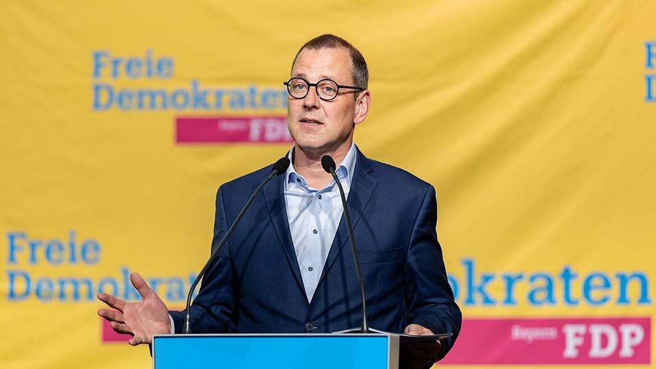 Der neue Landesvorsitzende der bayerischen FDP, Michael Ruoff bei seiner Bewerbungsrede. Der neue Landesvorsitzende der bayerischen FDP, Michael Ruoff bei seiner Bewerbungsrede.