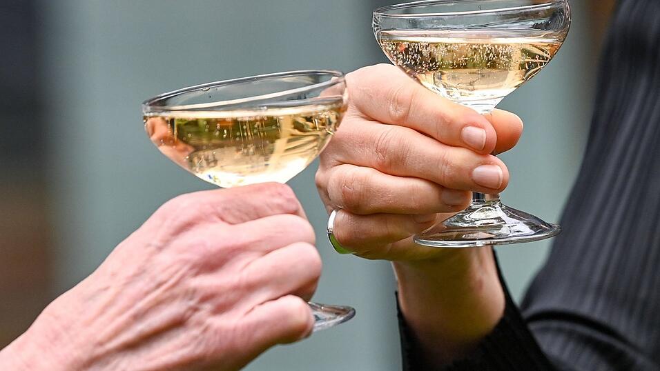 Nach der Adventszeit und den Feiertagen haben viele Menschen das Gef&uuml;hl, dass sie nun erst einmal weniger oder gar nicht trinken sollten. (Symbolbild)