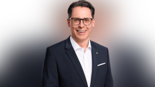 Mit 66,5 Prozent der W&auml;hlerstimmen als OB von Deggendorf best&auml;tigt: Dr. Christian Moser.