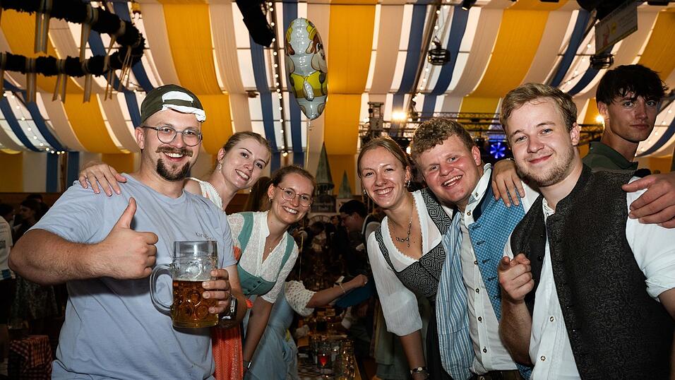 Die Partybilder vom Samstag, 15. August, aus dem Festzelt Reisinger. Die Partybilder vom Samstag, 15. August, aus dem Festzelt Reisinger.