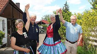 Sissi Winbauer (v.l.), Lorenz Stiel, Sabine Appel und Max Freihuber sch&auml;tzen besonders die Spontanit&auml;t des Tanzstils.