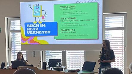 Gut vernetzt: Gemeindejugendpflegerin Julia Schreieder (r.) im Gemeinderat.