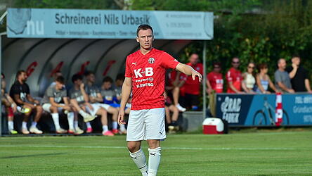 Lukas Leutner und seine ASV-Kollegen wollen nach der 0:1-Niederlage gegen Gebenbach beim Jahn Regensburg II in die Erfolgsspur zur&uuml;ck.