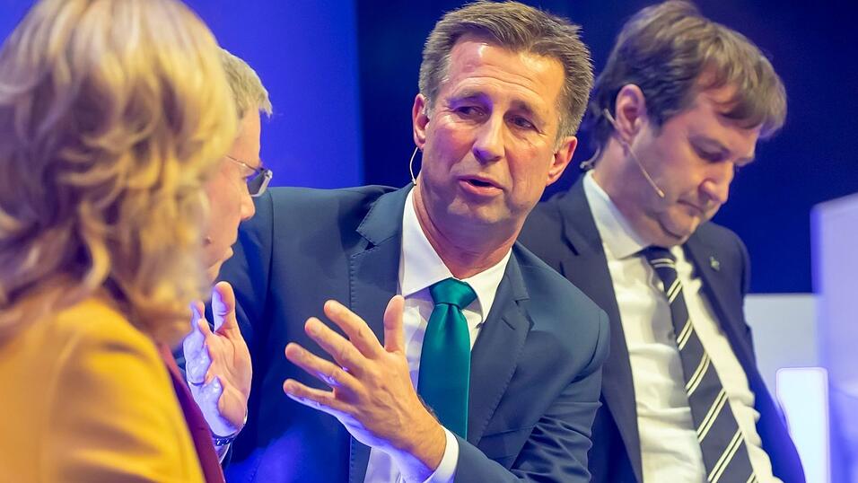 Der Vorstand der Commerzbank, dessen stellvertretender Vorsitzender Michael Kotzbauer ist, wehrt sich seit 18 Monaten gegen die Begehrlichkeiten der Unicredit. (Archivbild)