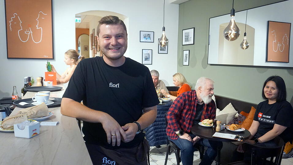 Tobias Schiegl und sein Bruder Erwin sind die Gesch&auml;ftsf&uuml;hrer des neuen Caf&eacute;s Fiori. Mit ihrem gemeinsamen Freund Simon Beiderbeck erf&uuml;llen sie sich in Domn&auml;he einen Traum und freuten sich schon am Er&ouml;ffnungstag &uuml;ber gro&szlig;en Andrang.