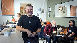 Tobias Schiegl und sein Bruder Erwin sind die Gesch&auml;ftsf&uuml;hrer des neuen Caf&eacute;s Fiori. Mit ihrem gemeinsamen Freund Simon Beiderbeck erf&uuml;llen sie sich in Domn&auml;he einen Traum und freuten sich schon am Er&ouml;ffnungstag &uuml;ber gro&szlig;en Andrang.