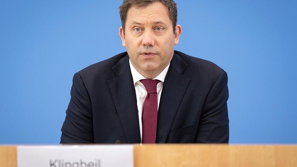 Das Bundesfinanzministerium hat den mittelfristigen finanzpolitisch-strukturellen Plan im Juli in Brüssel eingereicht.