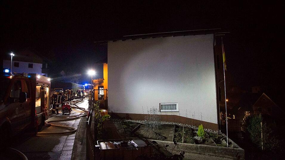 Bei einem Brand in Moosthenning im Landkreis Dingolfing-Landau wurde eine 91-J&auml;hrige lebensgef&auml;hrlich verletzt.