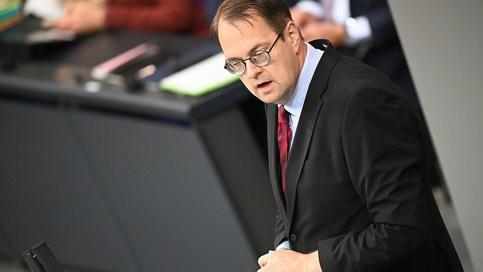 Merz - so Linken-Fraktionschef Sören Pellmann im Bundestag - setze einen Stachel in die Demokratie.