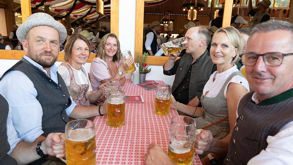 Die Partybilder vom Sonntag, 9. August, aus dem Festzelt Krönner. Die Partybilder vom Sonntag, 9. August, aus dem Festzelt Krönner.