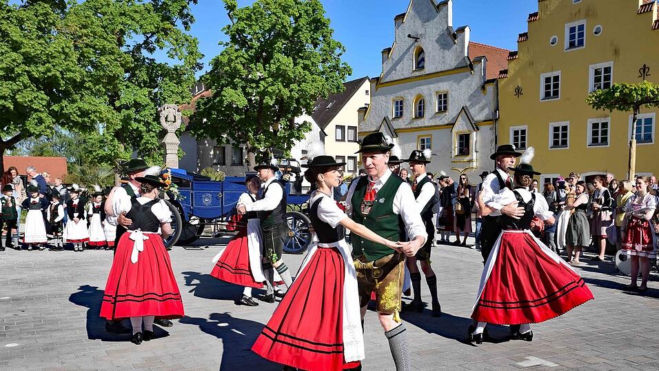 Zum Auftakt der Herbstschau werden die Isartaler wieder am Plan tanzen, das hat sich beim Frühlingsfest 2026 bewährt. Zum Auftakt der Herbstschau werden die Isartaler wieder am Plan tanzen, das hat sich beim Frühlingsfest 2026 bewährt.