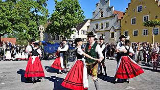 Zum Auftakt der Herbstschau werden die Isartaler wieder am Plan tanzen, das hat sich beim Frühlingsfest 2026 bewährt. Zum Auftakt der Herbstschau werden die Isartaler wieder am Plan tanzen, das hat sich beim Frühlingsfest 2026 bewährt.