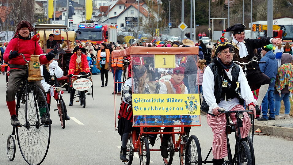 Beste Stimmung herrschte beim Rosenmontagszug in Geisenhausen.