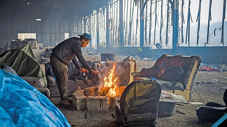 Die Geflüchteten bei Bihac leben im Wald, in Ruinen, in verlassenen Fabrikgebäuden. Die Geflüchteten bei Bihac leben im Wald, in Ruinen, in verlassenen Fabrikgebäuden.