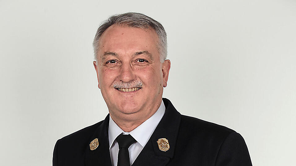 Johann Haller wurde vor fünf Jahren zum Kreisbrandinspektor für den Inspektionsbereich Nord ernannt. Johann Haller wurde vor fünf Jahren zum Kreisbrandinspektor für den Inspektionsbereich Nord ernannt.