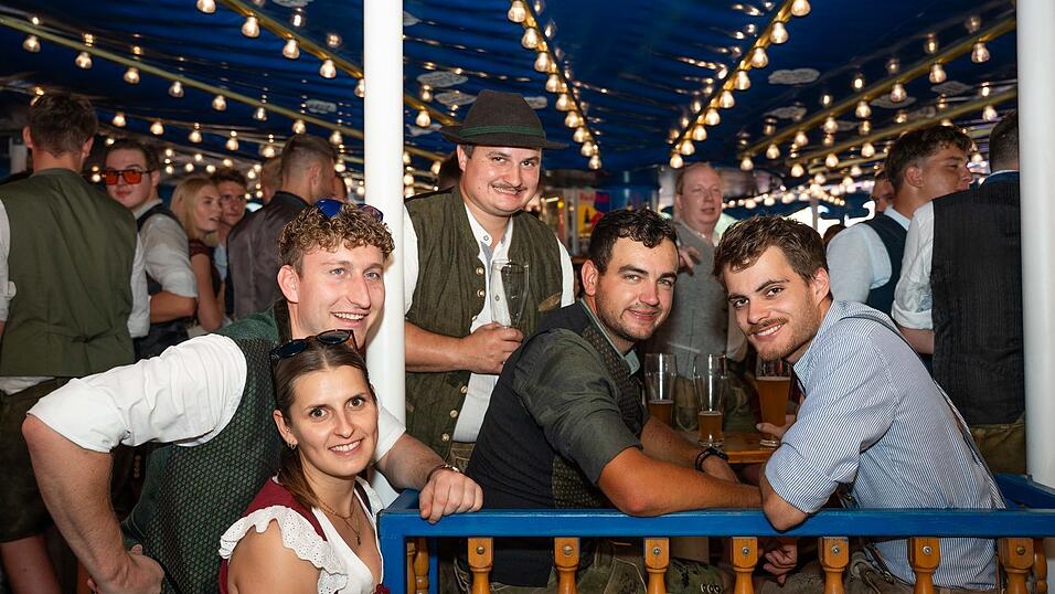 Die Partybilder vom Samstag, 15. August, aus dem Festzelt Wenisch. Die Partybilder vom Samstag, 15. August, aus dem Festzelt Wenisch.