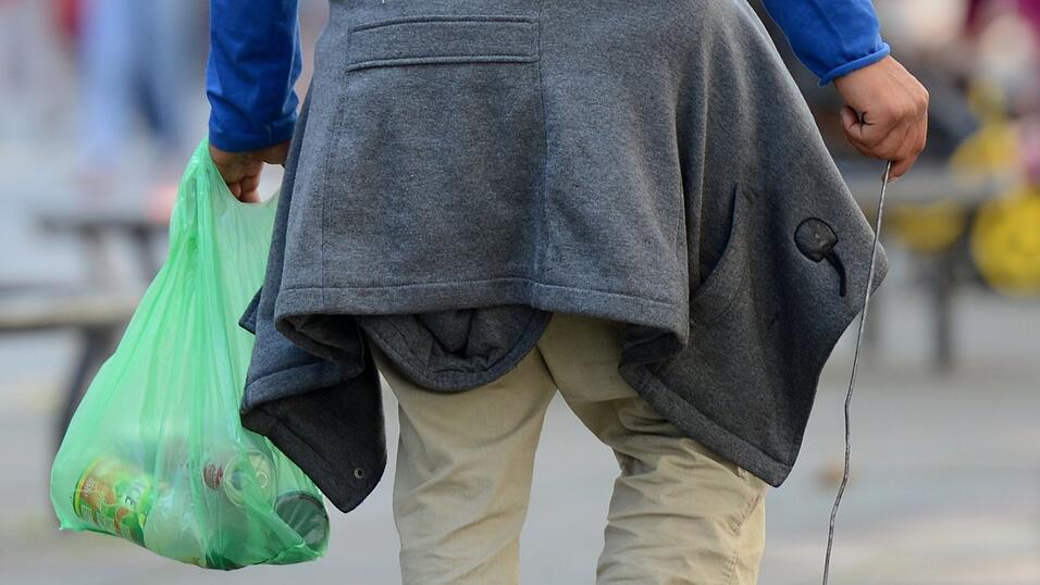 Die Autoren des Berichts monieren: Der Freistaat versucht zu verschleiern, dass viele Bayern arm sind. Die Autoren des Berichts monieren: Der Freistaat versucht zu verschleiern, dass viele Bayern arm sind.