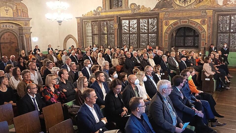 Zahlreiche Freunde, Weggefährte und Ehrengäste waren am Samstagabend zur Preisverleihung in den Historischen Reichssaal gekommen. Zahlreiche Freunde, Weggefährte und Ehrengäste waren am Samstagabend zur Preisverleihung in den Historischen Reichssaal gekommen.