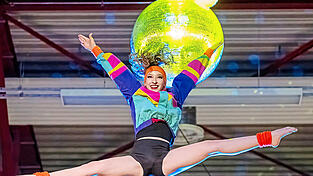 Für das Showteam 'Intoxication' ging es in den vergangenen Jahren steil nach oben. Seit 2019 hat die Gruppe einige renommierte Wettkämpfe für sich entschieden. Jetzt erlebt die Mannschaft einen ereignisreichen Sommer. Für das Showteam 'Intoxication' ging es in den vergangenen Jahren steil nach oben. Seit 2019 hat die Gruppe einige renommierte Wettkämpfe für sich entschieden. Jetzt erlebt die Mannschaft einen ereignisreichen Sommer.