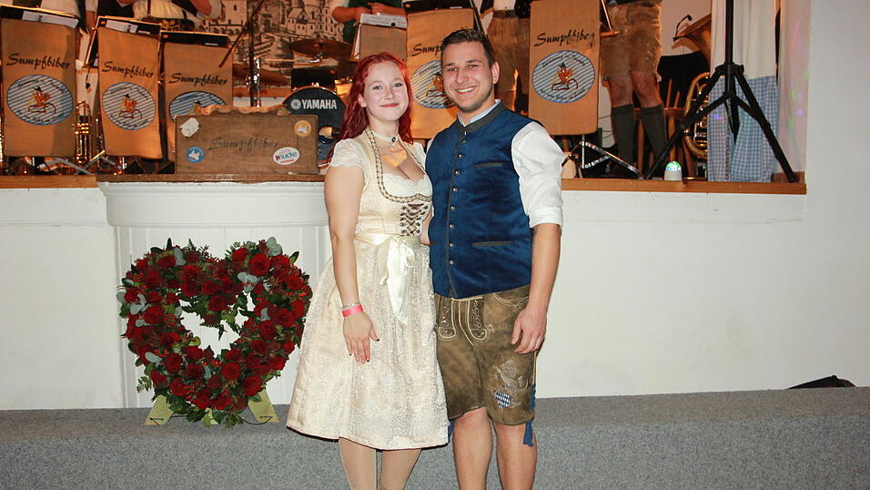 Das neue Prinzenpaar: Maximilian Hölzl ist auch im echten Leben der 'Prinz' von Saskia Bock. Das neue Prinzenpaar: Maximilian Hölzl ist auch im echten Leben der 'Prinz' von Saskia Bock.