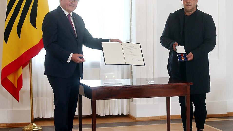 Luigi Toscano will das ihm 2021 verliehene Bundesverdienstkreuz zurückgeben. (Foto-Archiv) Luigi Toscano will das ihm 2021 verliehene Bundesverdienstkreuz zurückgeben. (Foto-Archiv)