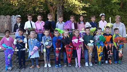 Die Klasse 1a mit Klasslehrerin Helga Aschenbrenner war schon neugierig, was auf sie zukommt. Die Klasse 1a mit Klasslehrerin Helga Aschenbrenner war schon neugierig, was auf sie zukommt.