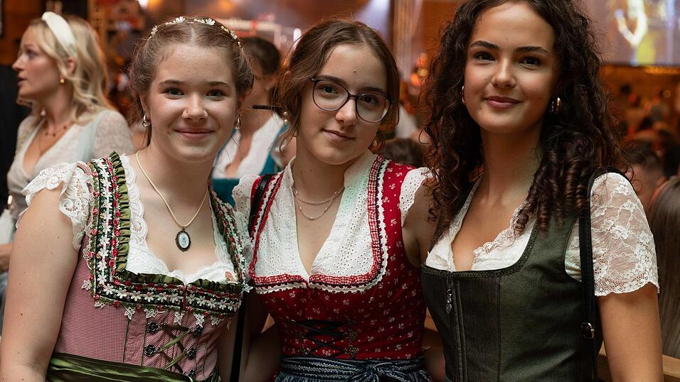 Die Partybilder vom Samstag, 8. August, aus dem Festzelt Weckmann. Die Partybilder vom Samstag, 8. August, aus dem Festzelt Weckmann.