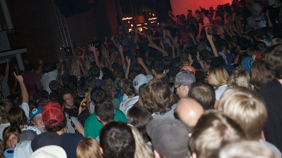 Rund 4000 Boarderfreunde feierten bei der Weltpremiere des neuesten Films von Isenseven, 'Let's go get lost' in M&uuml;nchen.