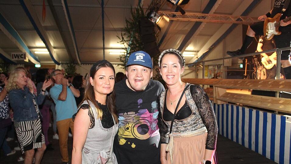 Zur Musik von Headless wurde ausgelassen gefeiert.