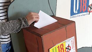 Die CSU ist bei der fiktiven Jugendwahl U18 die stärkste Partei bei bayerischen Kindern und Jugendlichen unter 18 Jahren. Repräsentativ ist diese Wahl allerdings nicht. (Archivbild)
