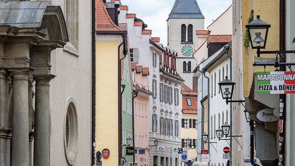 Wie wird in Regensburgs Gassen gesprochen? Mit Dialekt? Wenn ja, mit welchem? Hochdeutsch? Oder in einer ganz anderen Sprache?