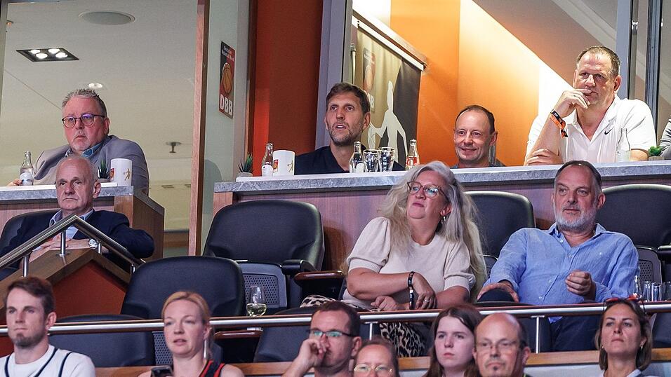 Dirk Nowitzki sah die Partie in der Loge. Dirk Nowitzki sah die Partie in der Loge.