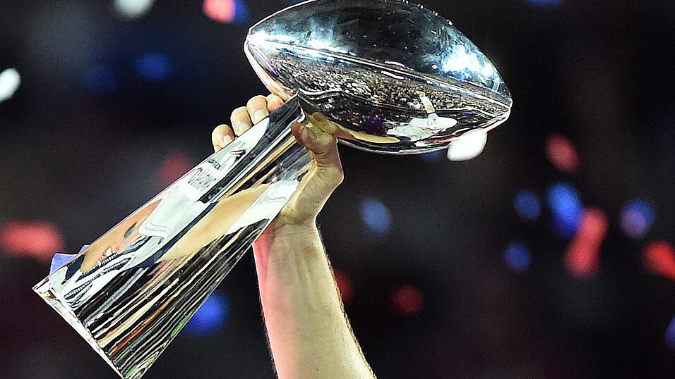 Darum geht's: die Vince Lombardi Trophäe. Darum geht's: die Vince Lombardi Trophäe.