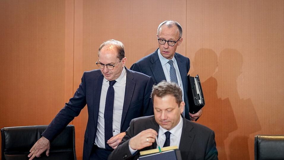 Deutliche Differenzen gibt es bei einem Kernprojekt von Finanzminister Lars Klingbeil (SPD), einer großen Einkommensteuerreform. Deutliche Differenzen gibt es bei einem Kernprojekt von Finanzminister Lars Klingbeil (SPD), einer großen Einkommensteuerreform.
