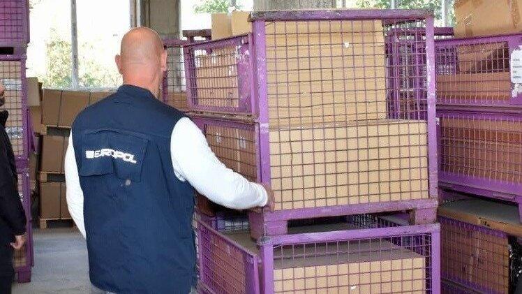 Ermittler stellen die aus dem Logistikzentrum in Wallersdorf gestohlenen Fahrzeugteile in Bulgarien sicher.&nbsp;