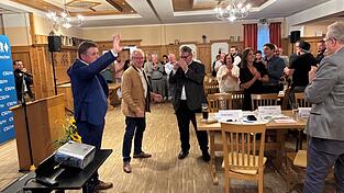 Durch Seiferts Nominierung stehen nun zwei ungleiche Kandidaten für Laumers Nachfolge im Raum. 