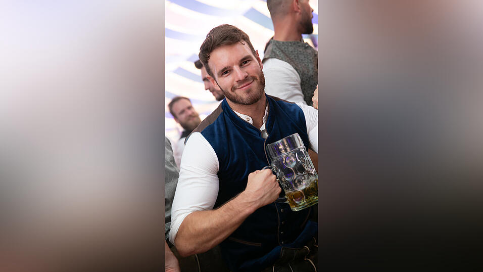 Die Partybilder vom Montag, 18. August, aus dem Festzelt Wenisch. Die Partybilder vom Montag, 18. August, aus dem Festzelt Wenisch.