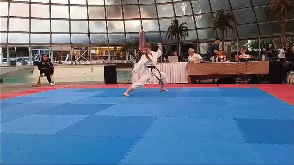 Salome hat die Juroren bei der Weltmeisterschaft in den Bereichen Kata und Hard Style beeindruckt. Salome hat die Juroren bei der Weltmeisterschaft in den Bereichen Kata und Hard Style beeindruckt.