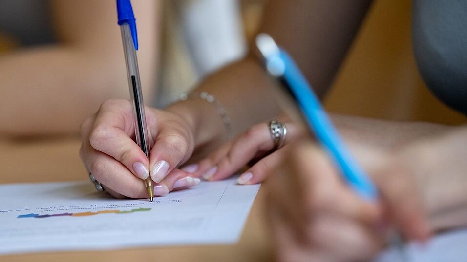 Der Bildungsexperte Klaus Zierer sieht einen Bildungsnotstand in den deutschen Schulen und fordert einen Sonderbeauftragten im Kanzleramt. (Symbolbild) Der Bildungsexperte Klaus Zierer sieht einen Bildungsnotstand in den deutschen Schulen und fordert einen Sonderbeauftragten im Kanzleramt. (Symbolbild)