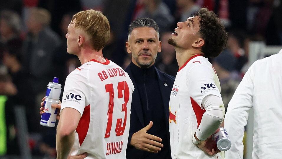 Die Leipziger von Trainer Martin Demichelis (Mitte) hatten gegen den FC Bayern keine Chance.