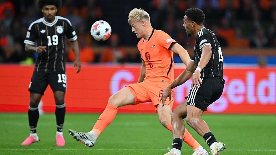 Karim Adeyemi (l.) vergab gegen die Niederlande eine große Torchance. Karim Adeyemi (l.) vergab gegen die Niederlande eine große Torchance.
