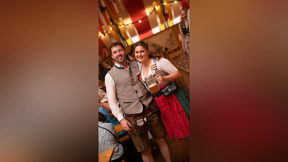 Die Partybilder vom Sonntag, 17. August, aus dem Festzelt Krönner. Die Partybilder vom Sonntag, 17. August, aus dem Festzelt Krönner.